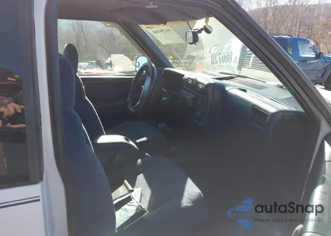 1997 Chevrolet T10 Ls Sportside z USA, uszkodzony, nr VIN 1GCDT19X8V8150140